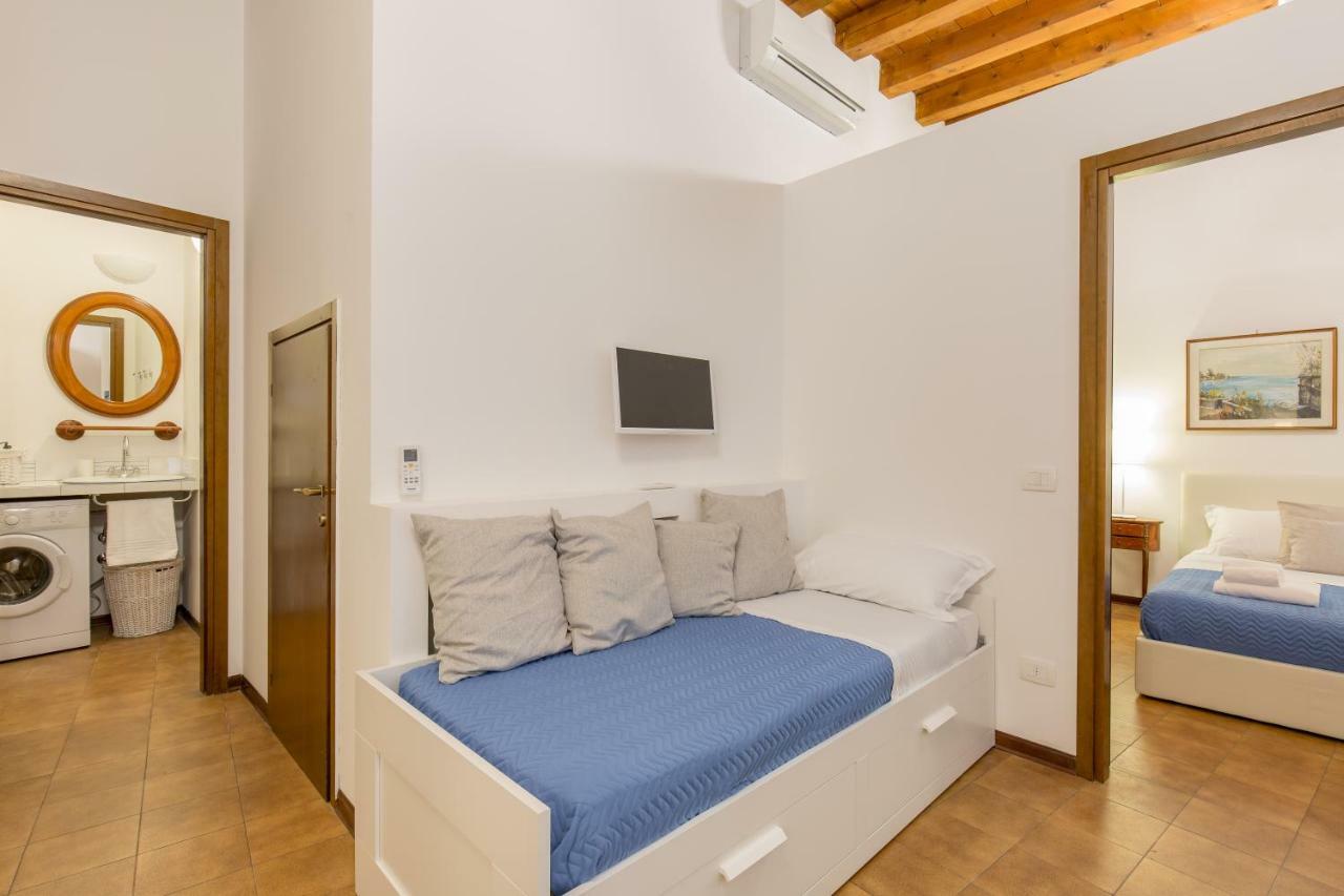 Residenza Giulietta Capuleti Apartment เวโรนา ภายนอก รูปภาพ